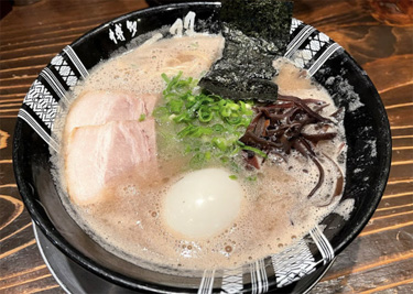 福岡　博多一双 中洲店のとんこつラーメンです